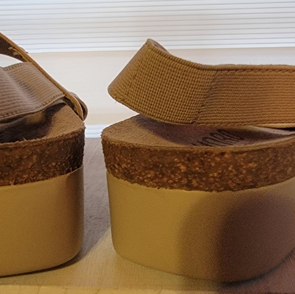 Women's Munro Sandals, Tan with Gold flakes, proper size M perfect fit shoes - Picture 4 of 13